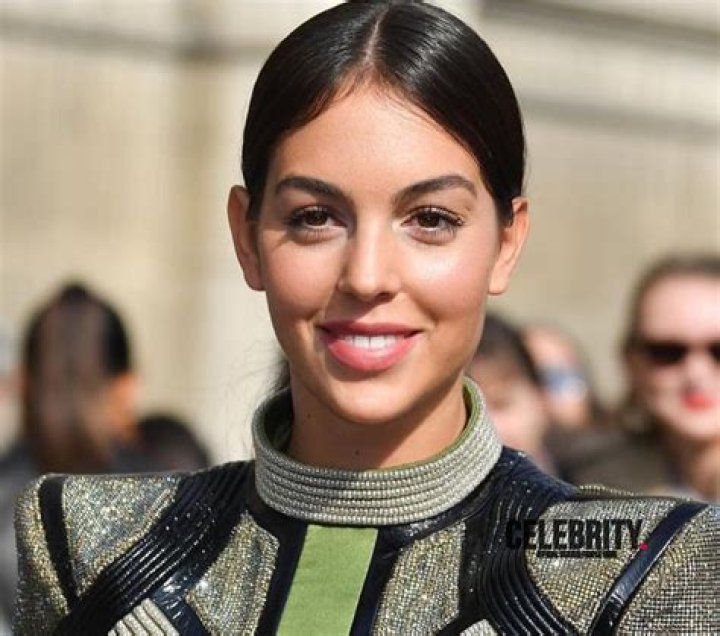 Georgina Rodriguez Wiki, Biographie, Age, Taille, Mariage, Contact & Informations