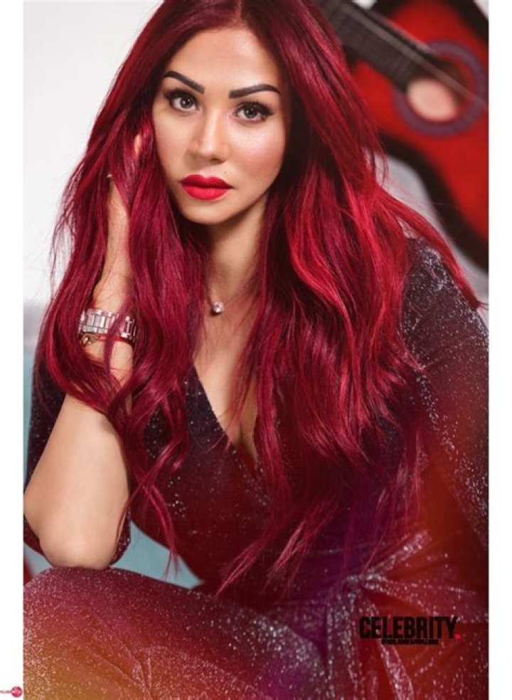 Mouna Zaghdane Wiki, Biographie, Age, Taille, Mariage, Contact & Informations